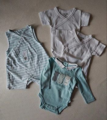 Lot de vêtements bébé taille naissance 
