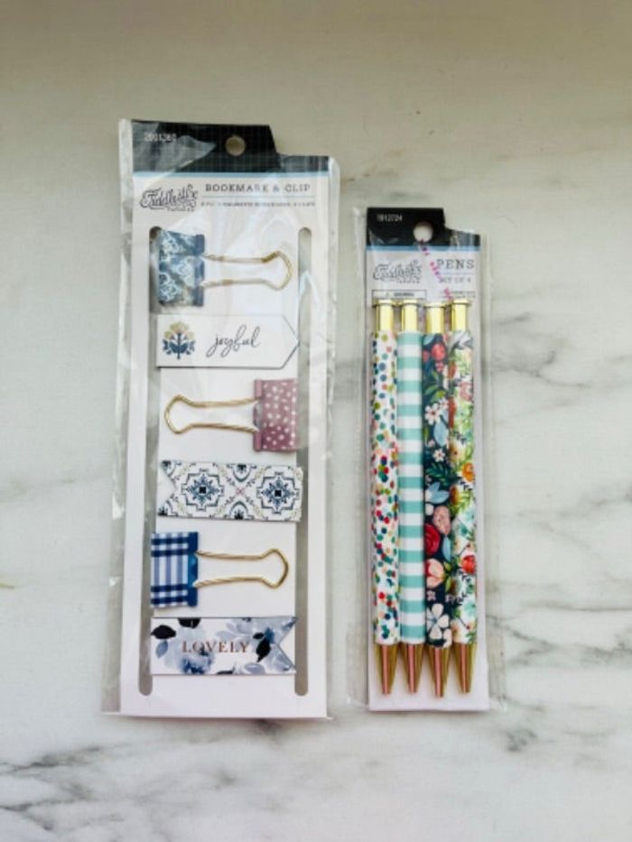 Marque-pages et clip de classeur - stylos