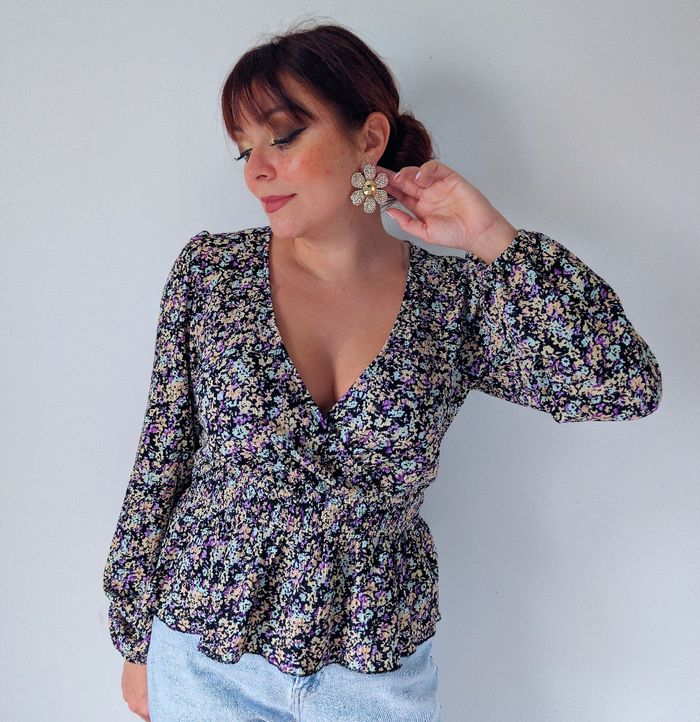 Blouse à manches longues péplum cache-cœur fleurie bohème chic tendance Taille 38 M
Très bon état - photo numéro 2
