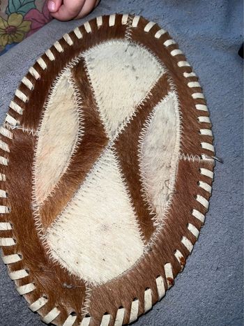 Napperon tapis de table peau de chèvre maison vintage France Afrique