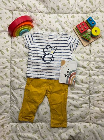 ensemble teeshirt blanc et bleu u tout petits et pantalon moutarde obaibi taille réglable 6 mois
