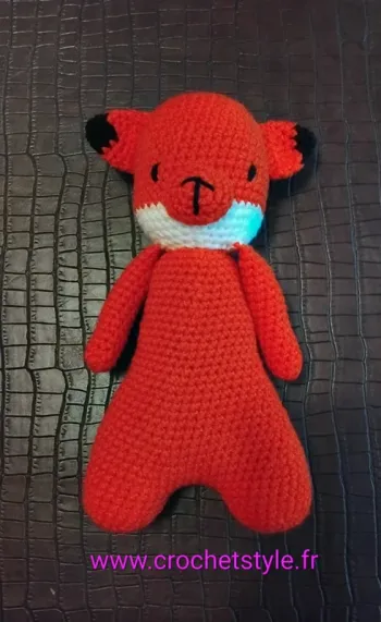 Doudou renard au crochet, jouet lavable.