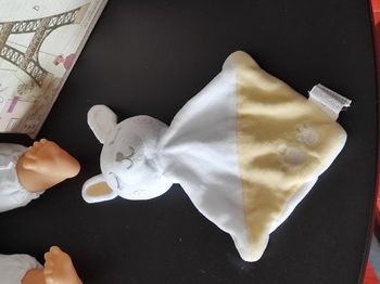 Doudou lapin jaune et blanc – mixte bébé – très bon état