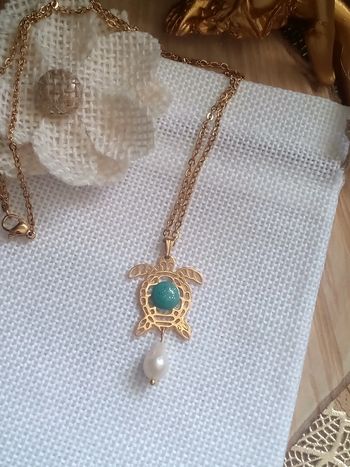Collier tortue pierre amazonite et perle de culture d'eau douce naturelle