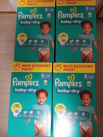 Lot de 4 cartons de couches pampers taille 5