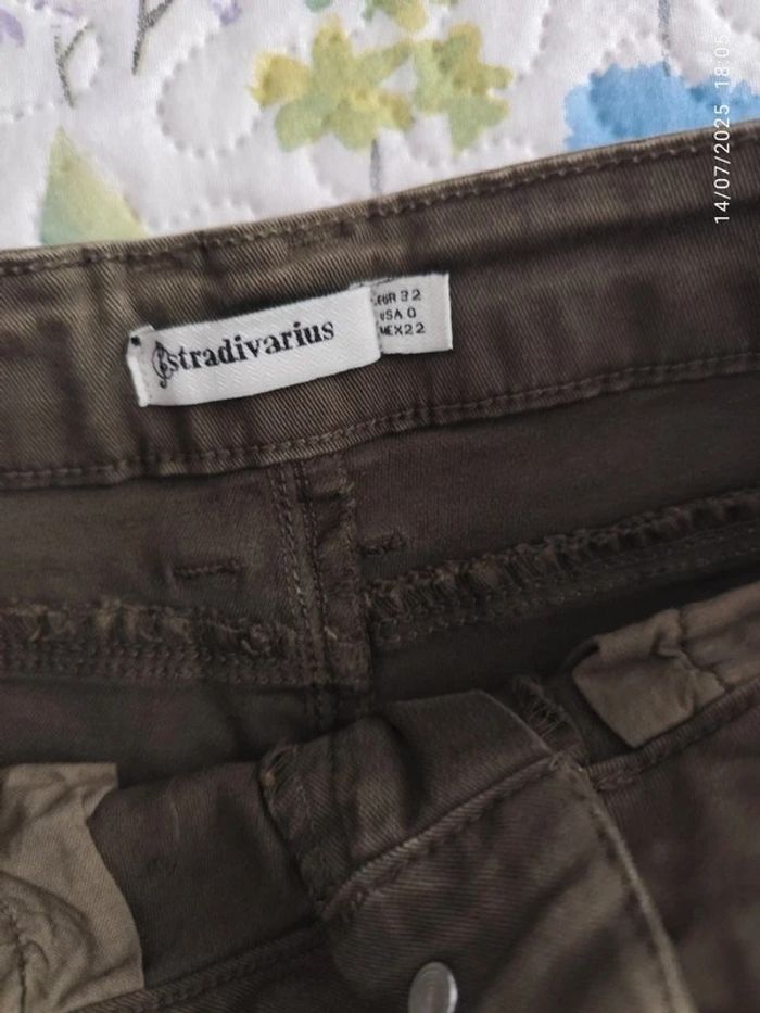 Short verde caqui de tiro medio