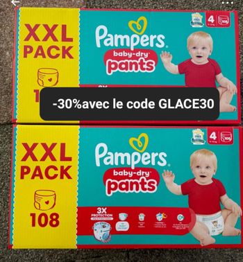 Deux XXL de couches Pampers taille 4 cullotte