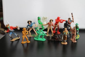 Lot figurines cowboys vintage