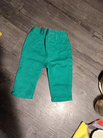 Chino vert bébé