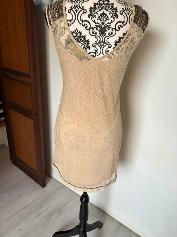 Petite robe en dentelle doublée taille 36 - photo numéro 5