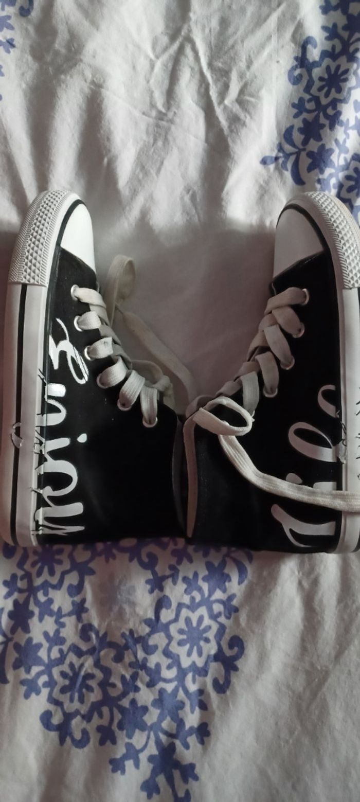 Très belles paires de baskets montante fille Pointure 34