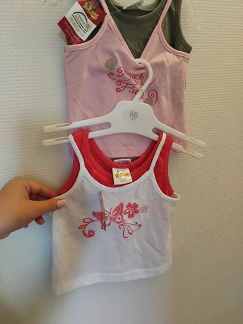 Lot 4 débardeur neuf fille 3/6mois