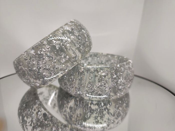 Bijoux en résine doré et argenté pour soirée - photo numéro 3