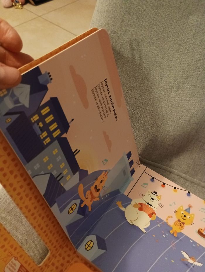 Livre sonore petites comptines d'anniversaire neuf - photo numéro 6