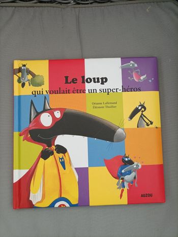 Joli livre "le loup qui voulait être un super -heros"