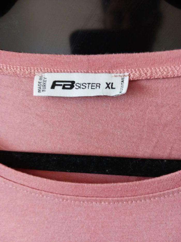 Tshirt FB Sister taille XL42 - photo numéro 3