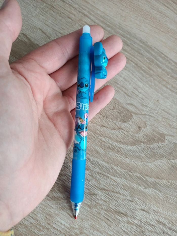 Stylo bleu stitch