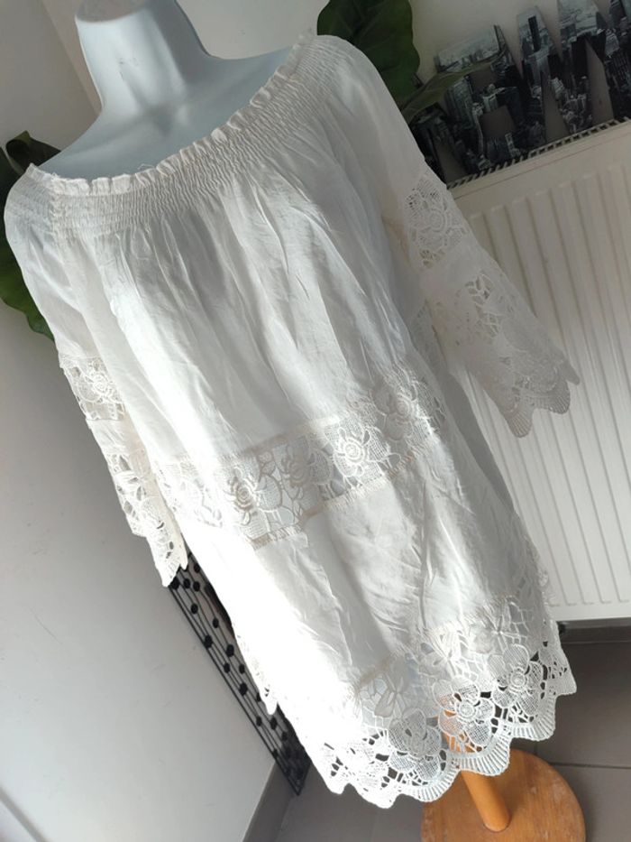 Robe brodée