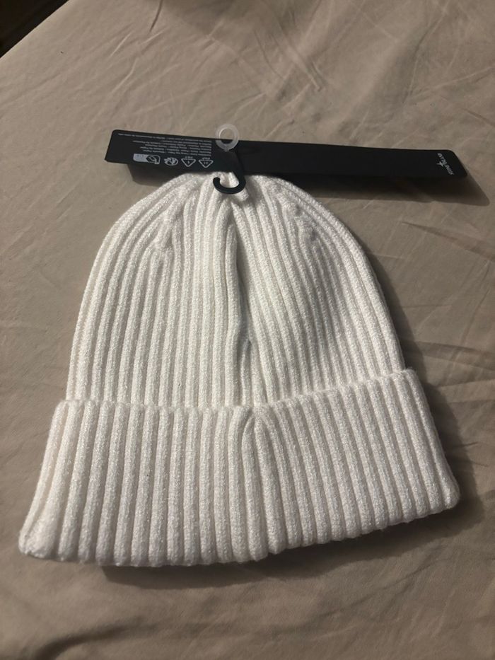 Bonnet blanc neuf avec étiquette - photo numéro 2