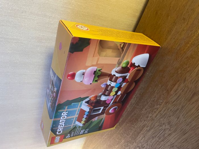 Lego Série célébrations : le train en pain d’épice décoratif (40777) - photo numéro 2