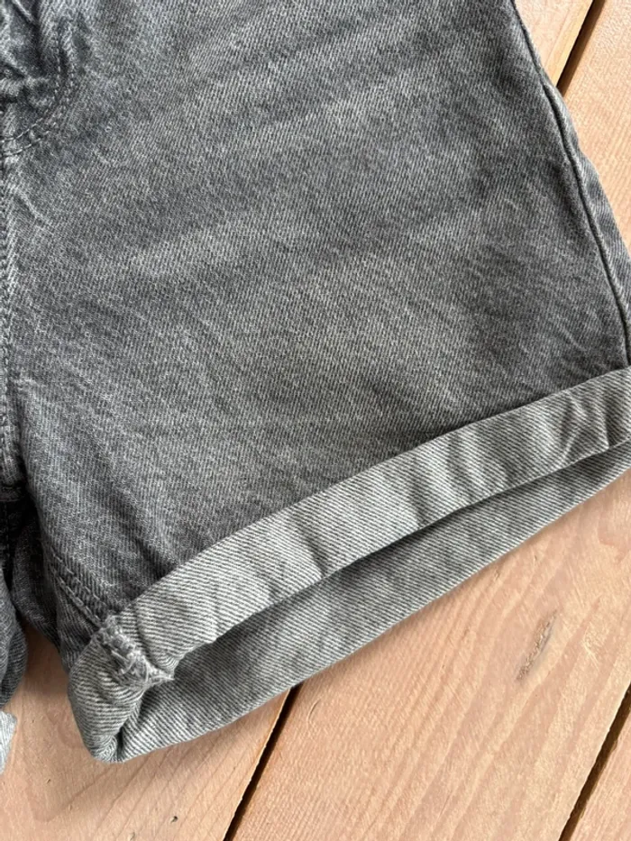Short Mom taille 9/10 ans - photo numéro 3
