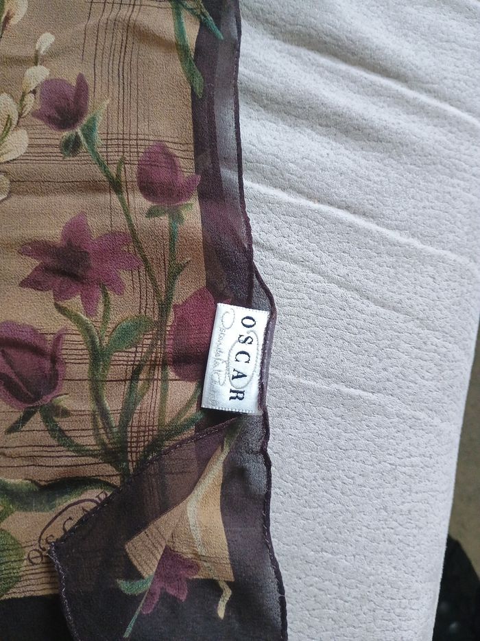 Magnifique étole foulard Oscar de la Renta - photo numéro 2