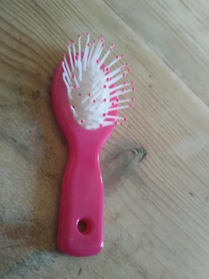 Brosse pour poupée