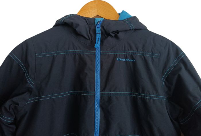 Veste blouson bleu marine à capuche. Quechua. Taille 10 ans. 133 - 142 cm - photo numéro 3