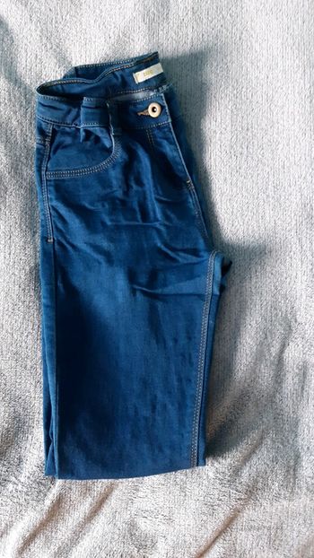 Jean bleu foncé Gémo en taille 12 ans pour fille.