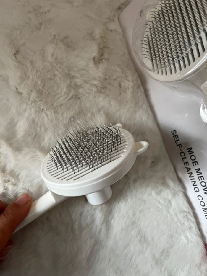 Brosse pour chat et chien autonettoyante blanche et turquoise - photo numéro 5