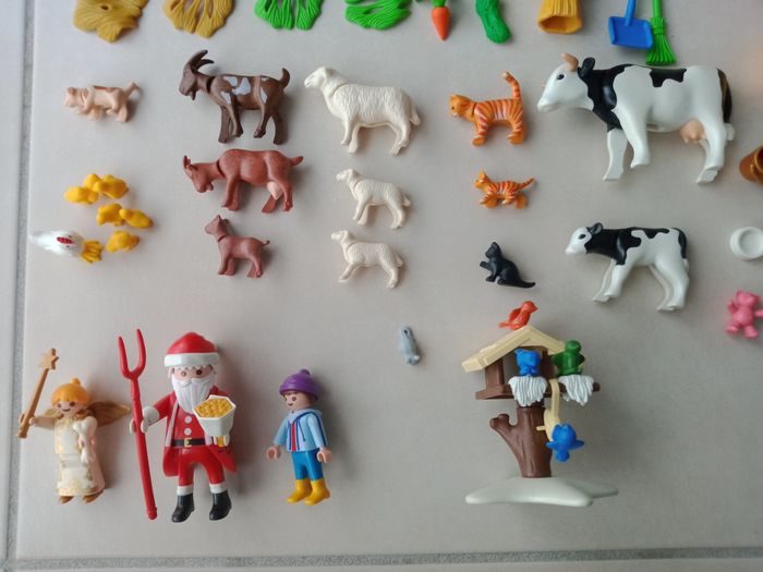 Playmobil Pièces du calendrier de l'Avent Père Noël à la ferme - photo numéro 5