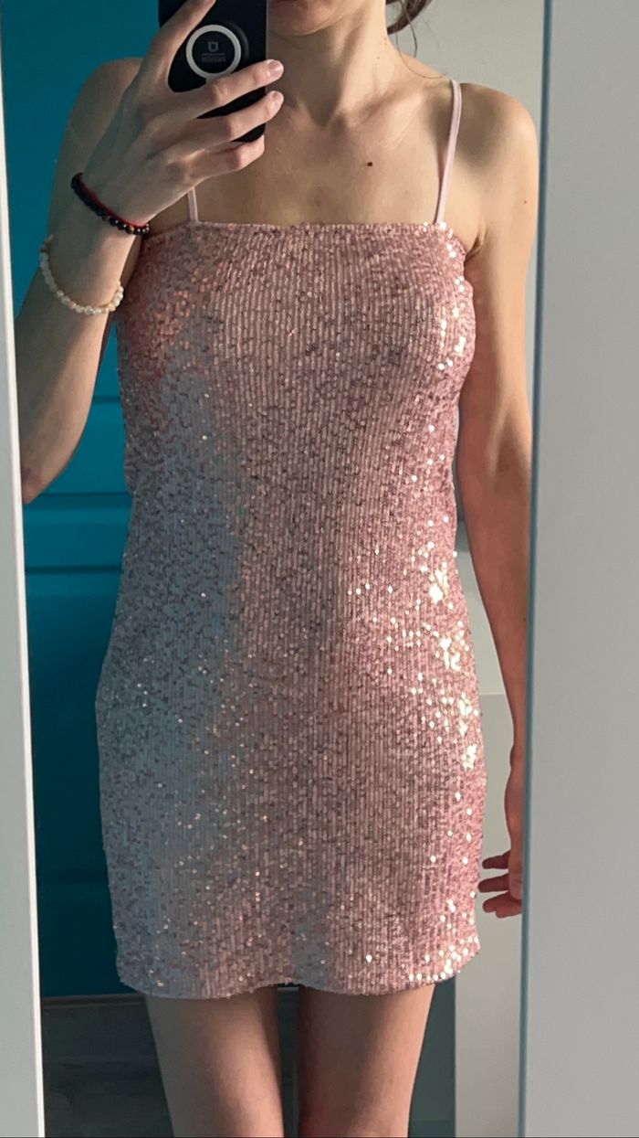 Robe courte sequins roses