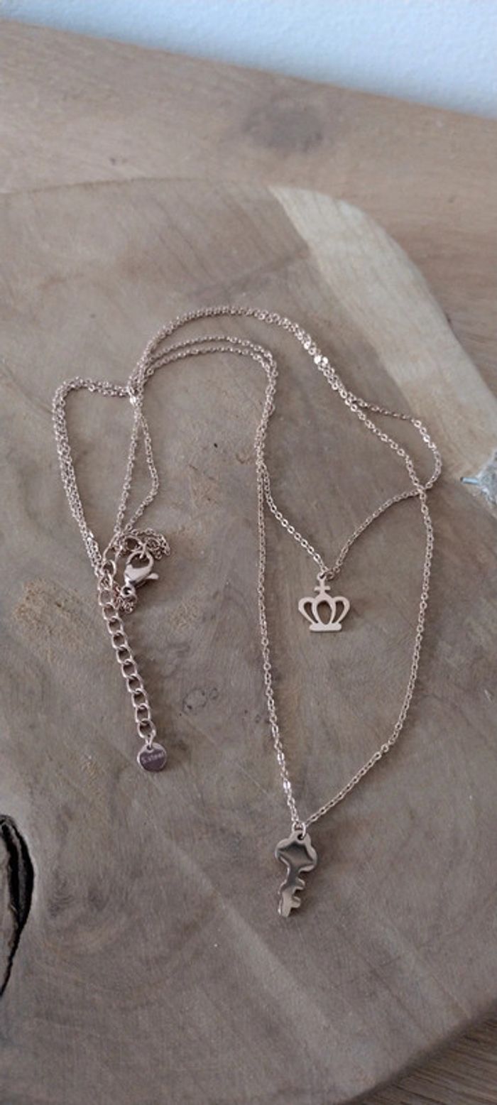 Collier double couronne et clé - photo numéro 3