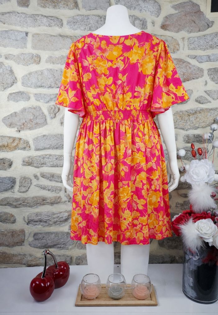 Robe aurore tropicale rose fushia et pêche coraillé femme de 52 marque Boohoo 🪷 - photo numéro 2