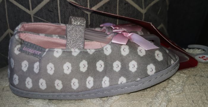 Chaussons Isotoner P32 neufs - photo numéro 2
