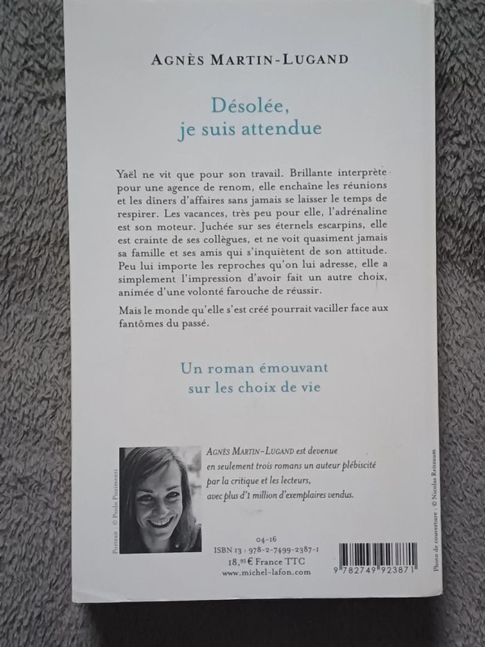 Livre Désolée, je suis attendue - photo numéro 2