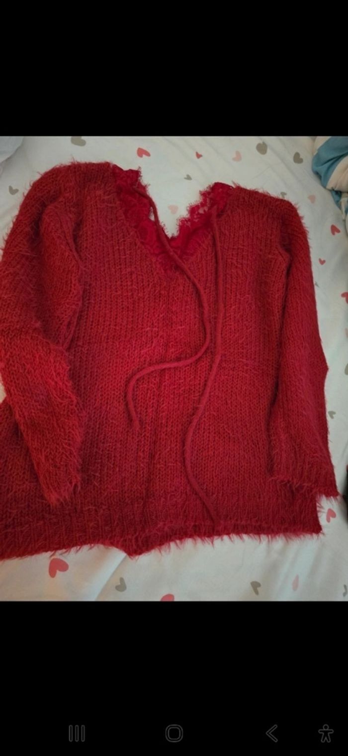 Pull chaud rouge  vraiment avec dentelle