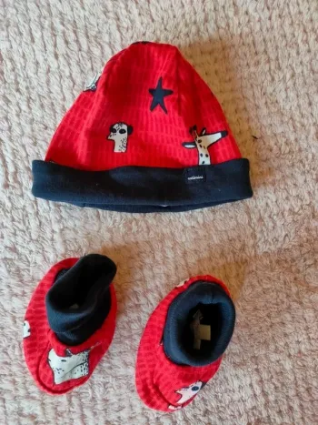 Bonnet et chaussons Catimini T1 ou 1 mois