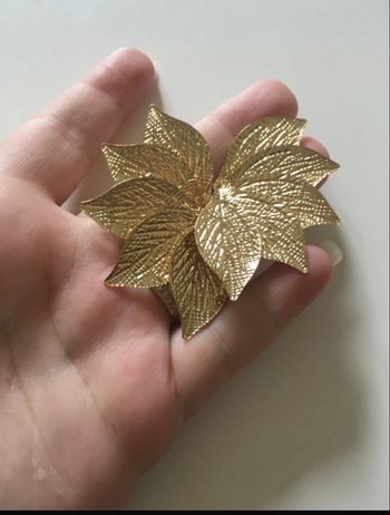 Boucles d’oreilles NEUVES pour femme forme pétales de fleurs  🌼 couleur doré