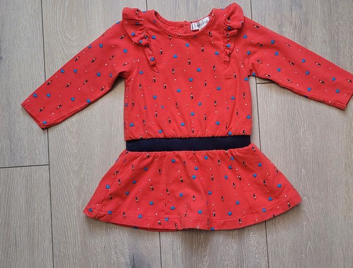 Tres jolie robe rouge. Fille 12 mois. Marque Marese