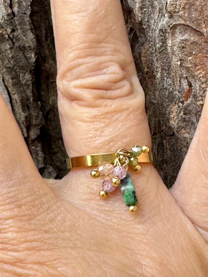 Bague réglable acier inoxydable or breloques perles nacrées rosées et 1 en Malachite - photo numéro 4