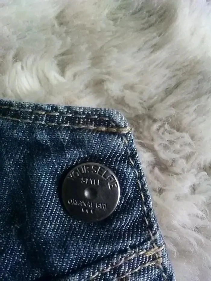 Robe salopette en jean 4ans - Kiabi-2 vêtements achetés le 3ème offert - photo numéro 9