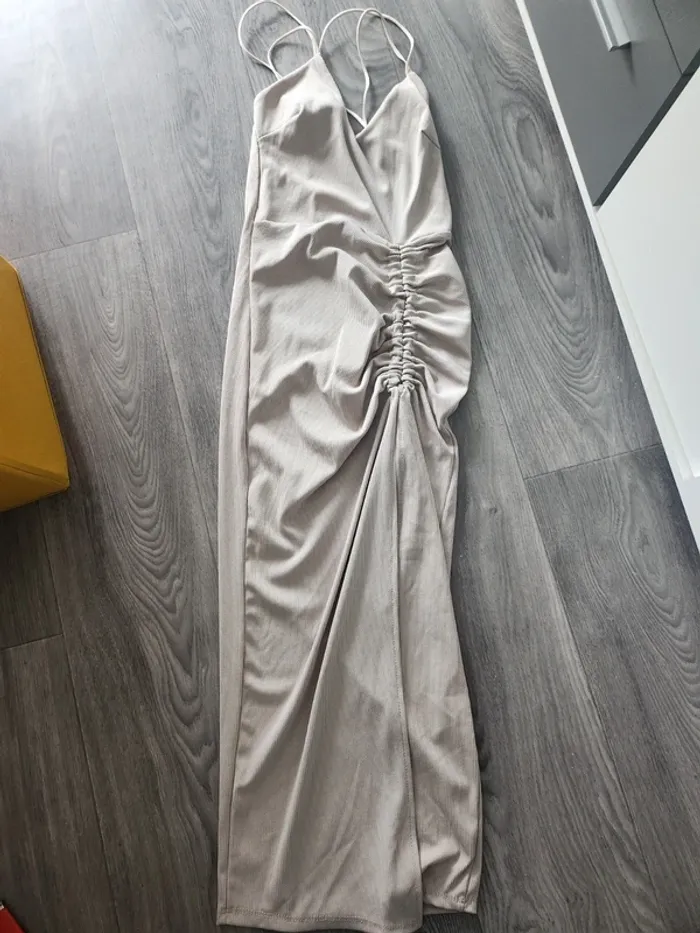 Robe longue fendue beige