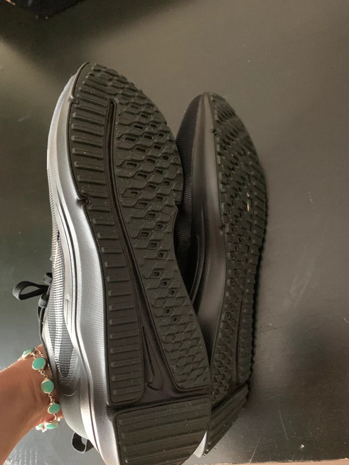 Très belle baskets Nike All Black en Pointure 47 - photo numéro 7