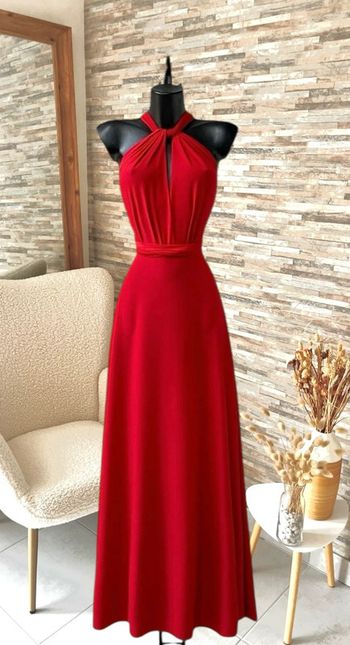 Magnifique robe longue rouge positions multiples