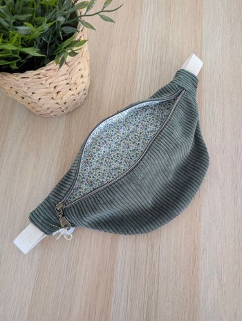 Sac banane enfant  velours côtelé vert kaki