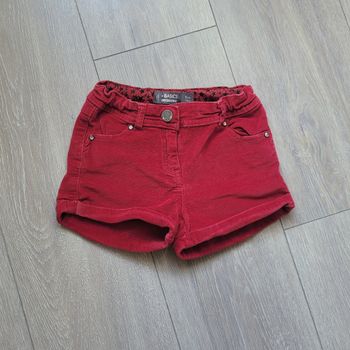 Short en velour lisse rouge éclatant. Fille 5 ans. Marque Orchestra
