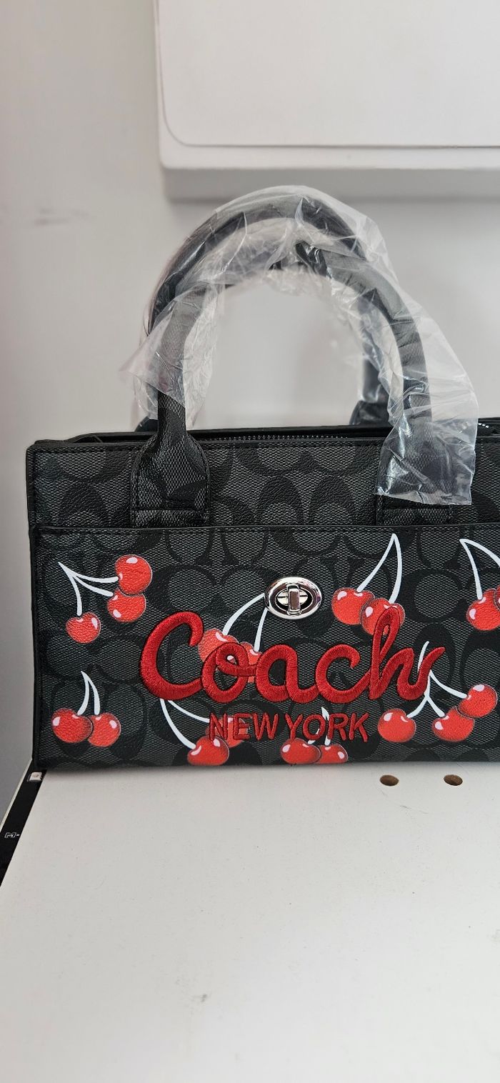 Jolie petite sac coach neuf - photo numéro 5