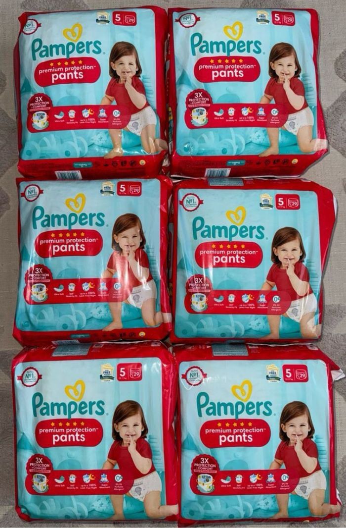 6 paquets de couches Pampers taille 5