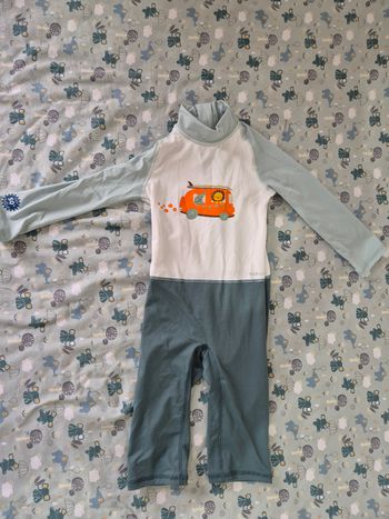 Combinaison uv décathlon neuve 